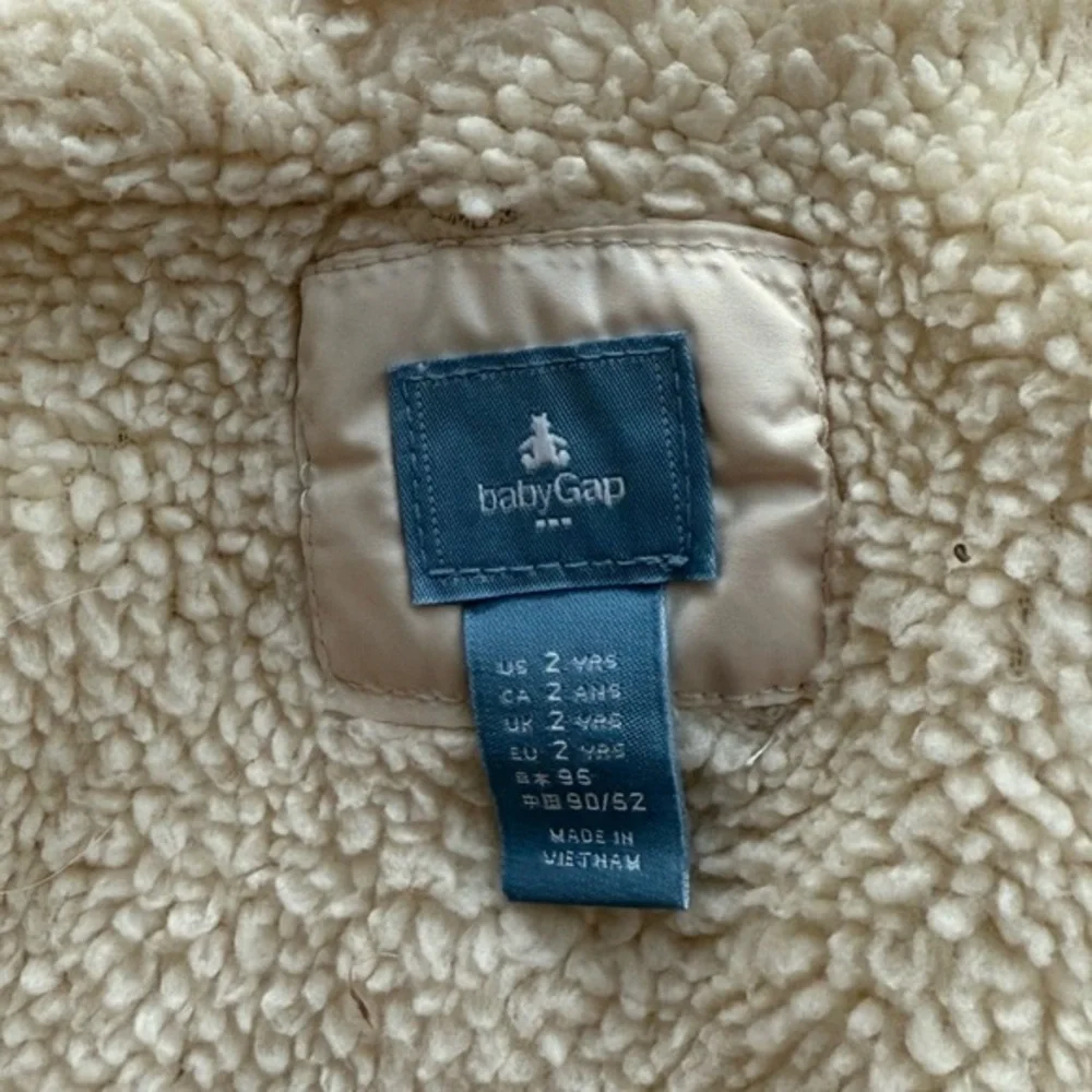 Cream Baby Gap Fleece‎ Lined Puffer Vest size 2